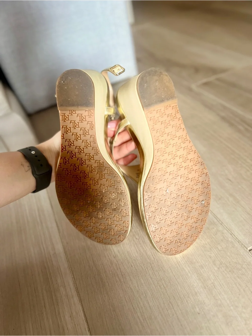 Lauren Ralph Lauren Gold Wedge Sandals Jeannie Size 7.5B T Strap Thong